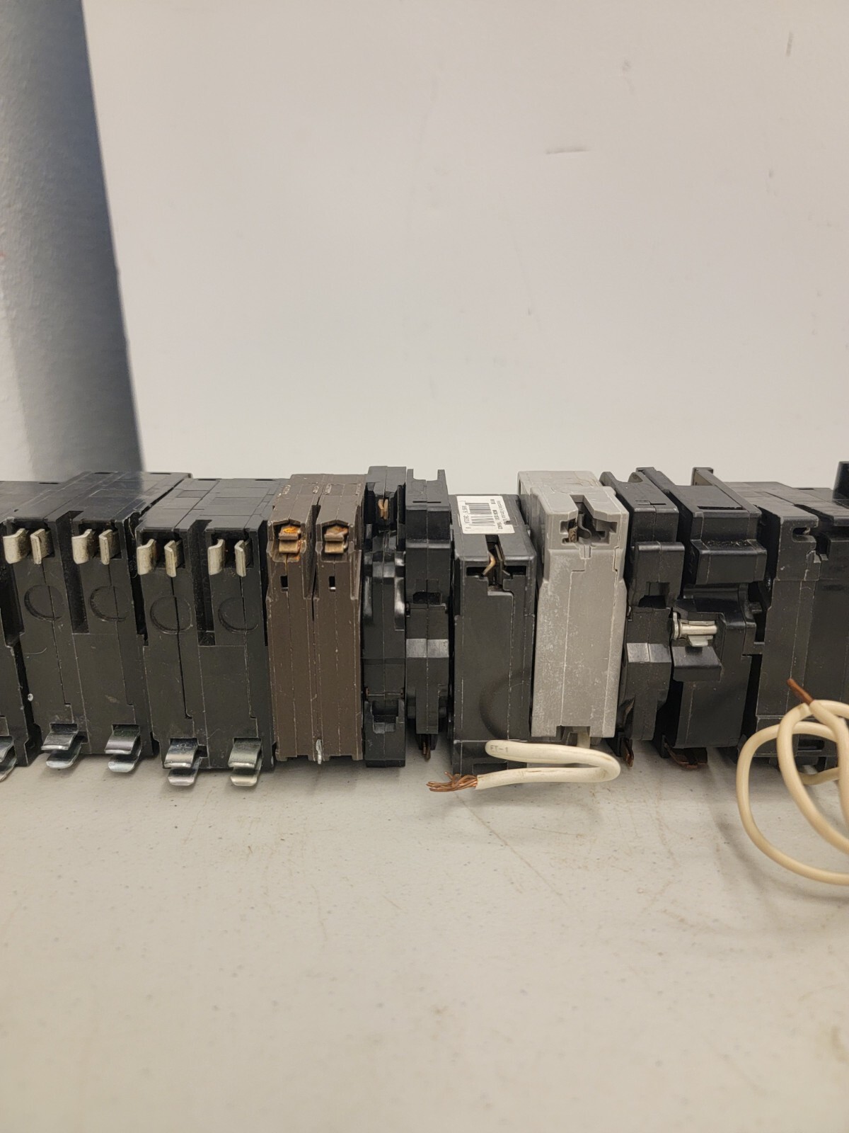 LOT OF 23 – Circuit Breakers Various. Square D, Eaton. Different Voltages