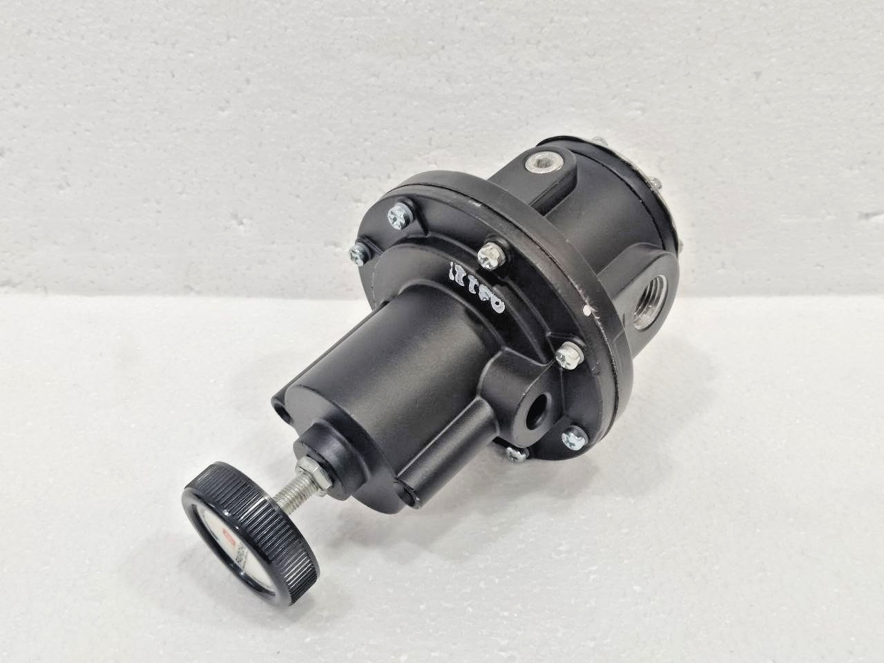 FAIRCHILD INDUSTRIAL 4000A 4064A PRECISION PRESSURE REGULATOR 250 PSI NEW