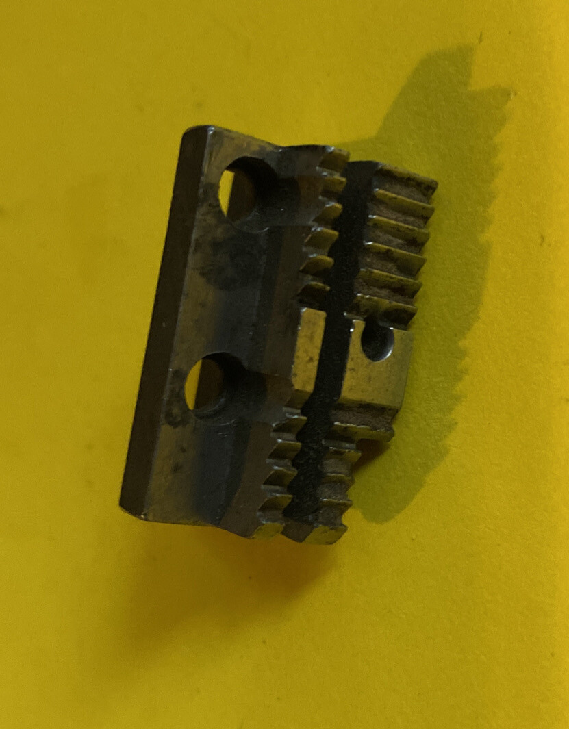 *USED* 240077-SINGER-FEED DOG-FOR SEWING MACHINES-FREE SHIPPING*