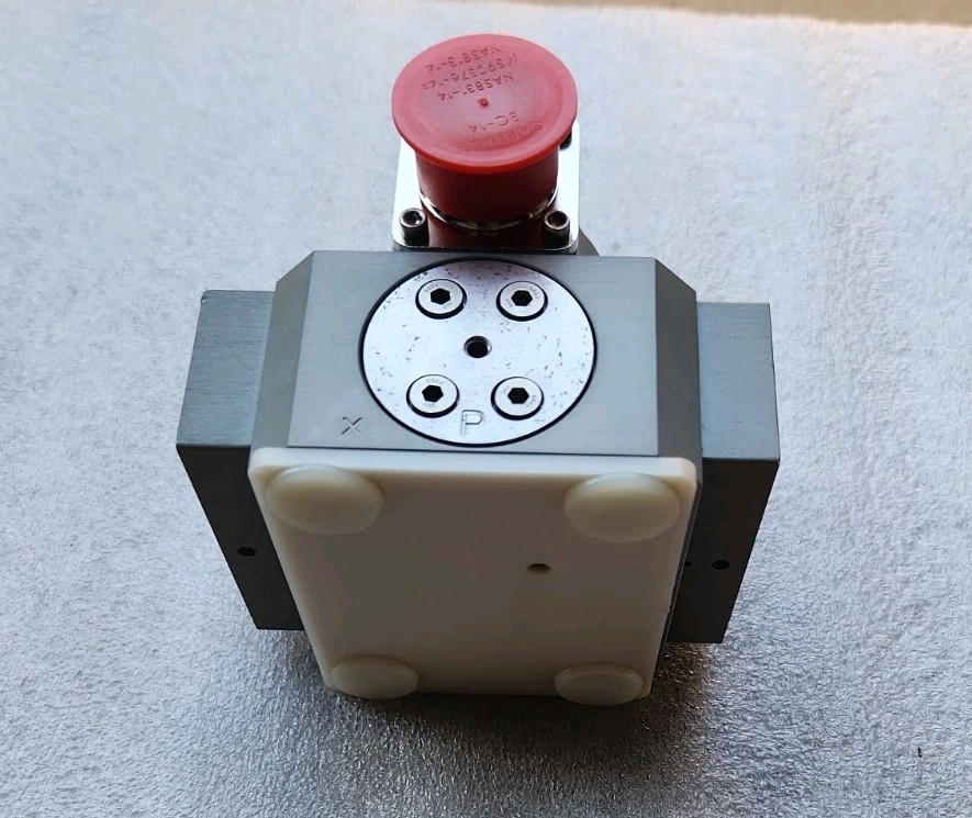 MOOG G761-3005B SERVO VALVE WITH TEST REPORT, OLD STOCK