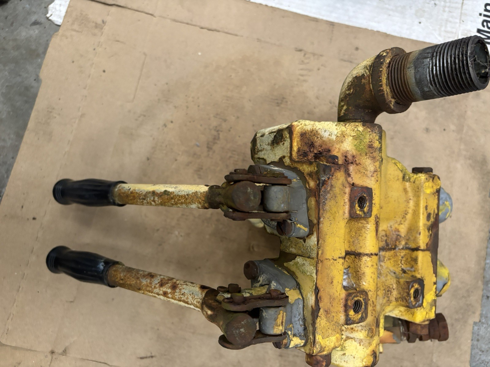 VINTAGE MASSEY HARRIS FERGUSON 50 TRACTOR -FRONT LOADER HYDRAULIC VALVE