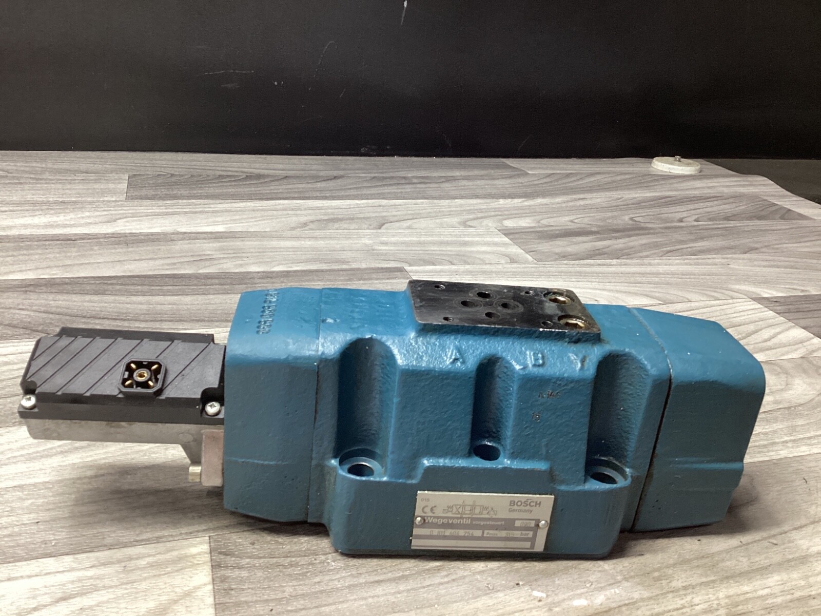 Bosch Wegeventil 0 811 404 254 #124D93PR5