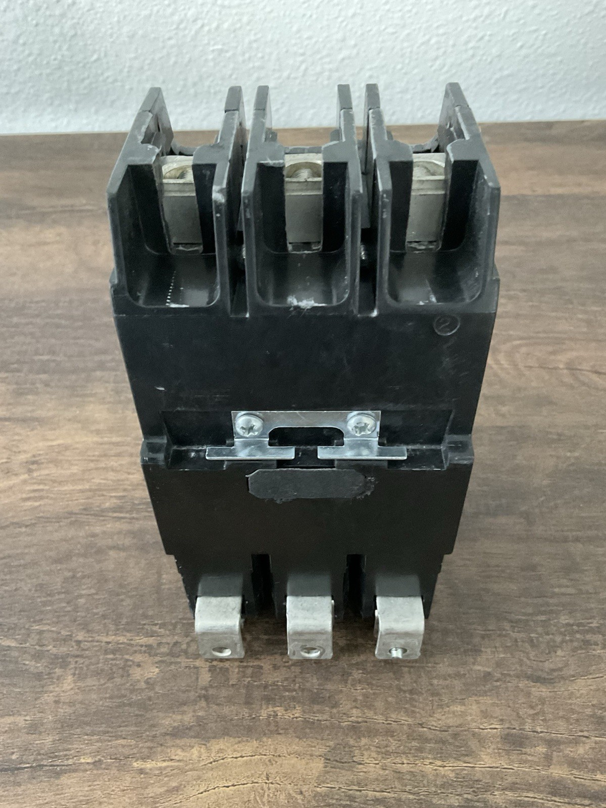 GE/ABB TEY340 40 Amp 3 Pole 480Y/277V Circuit Breaker New, No Box