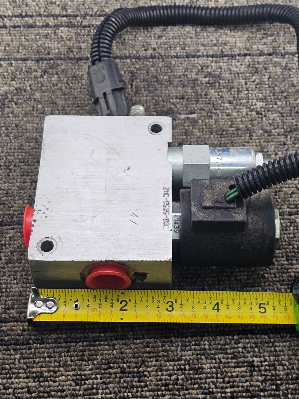 ZMC-5535-001 Hydraulic Control Manifold w/ RV10-26A-0-N-30 Pressure Relief Valve