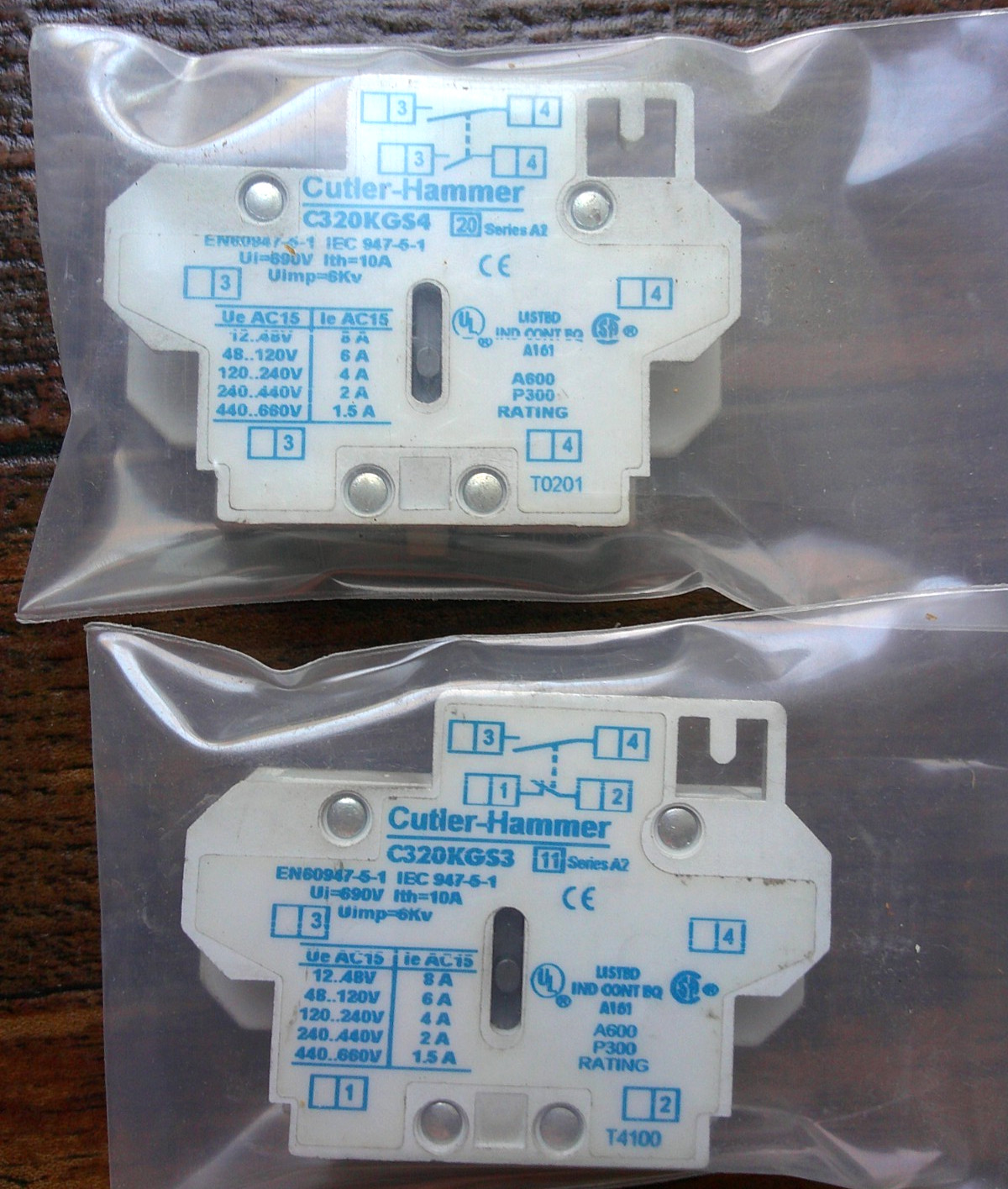 «LOT OF 2» CUTLER HAMMER (1) C320KGS3 & (1) C320KGS4 SER. A2 AUXILIARY CONTACTS