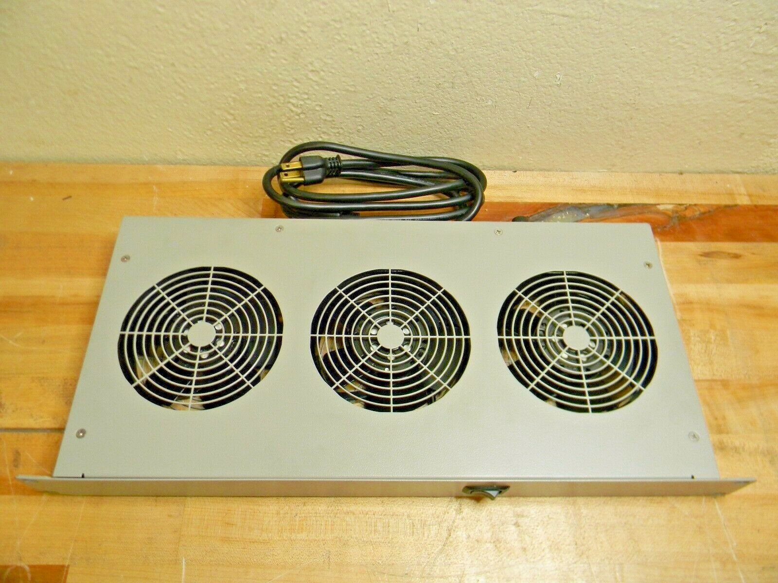 Ebmpapst Fan Tray 318CFM 115V 56dB 17.12″L x 8.31″W x 1.70″H FT-170-318-001