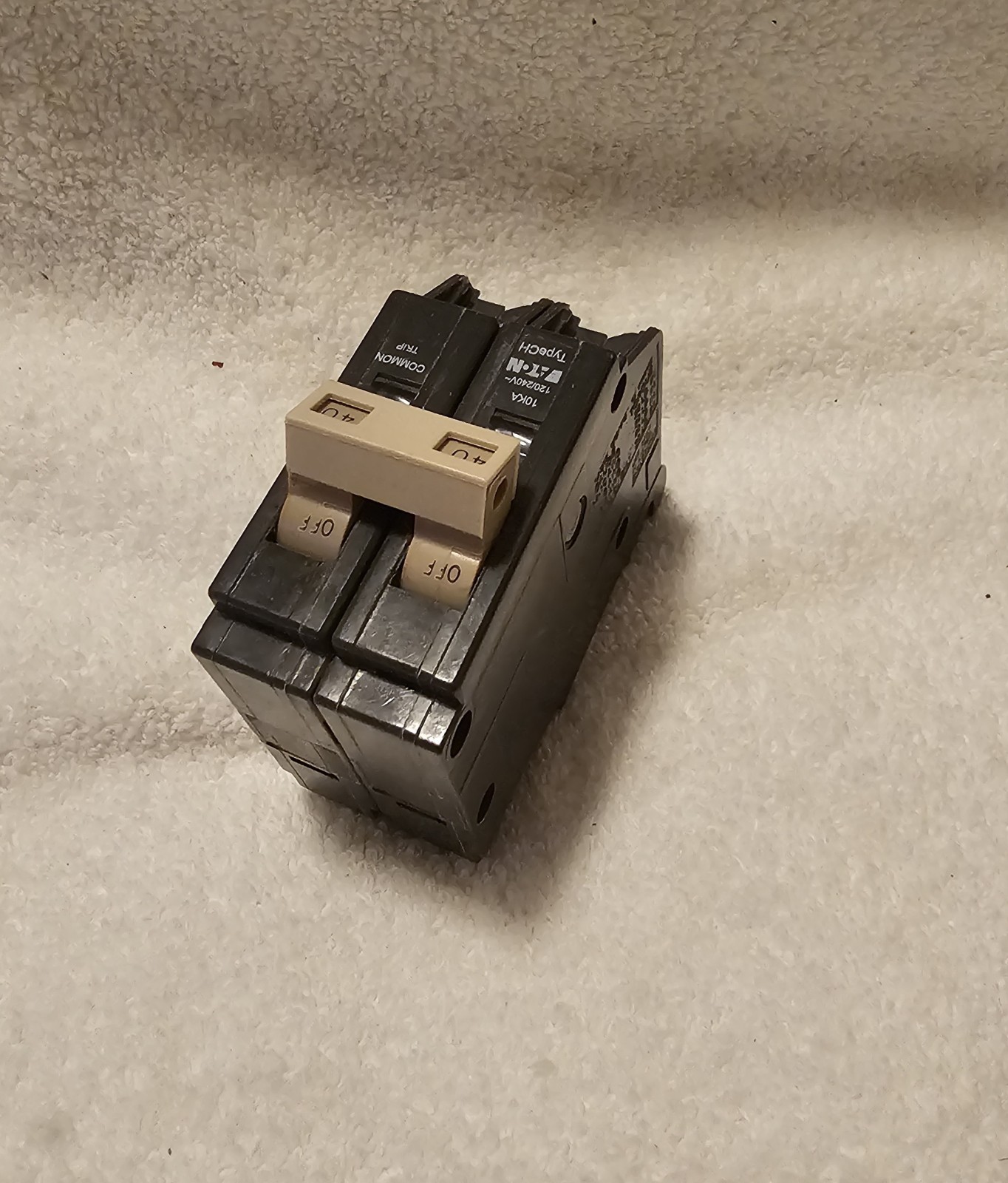 40 Amps Eaton Circuit Breaker Disconnecting Double Pole CHF-240 (Trip Window).