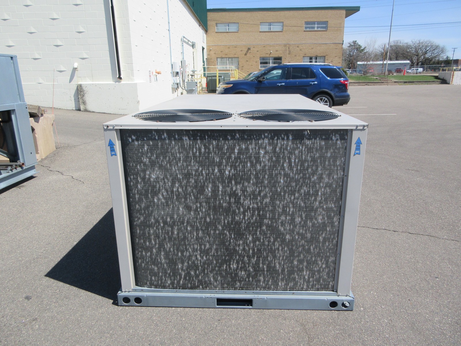 Lennox Rooftop Unit KGA092S4BM1Y 7.5-Ton 208/230V 60Hz 3Ph Medium Gas Heat Used