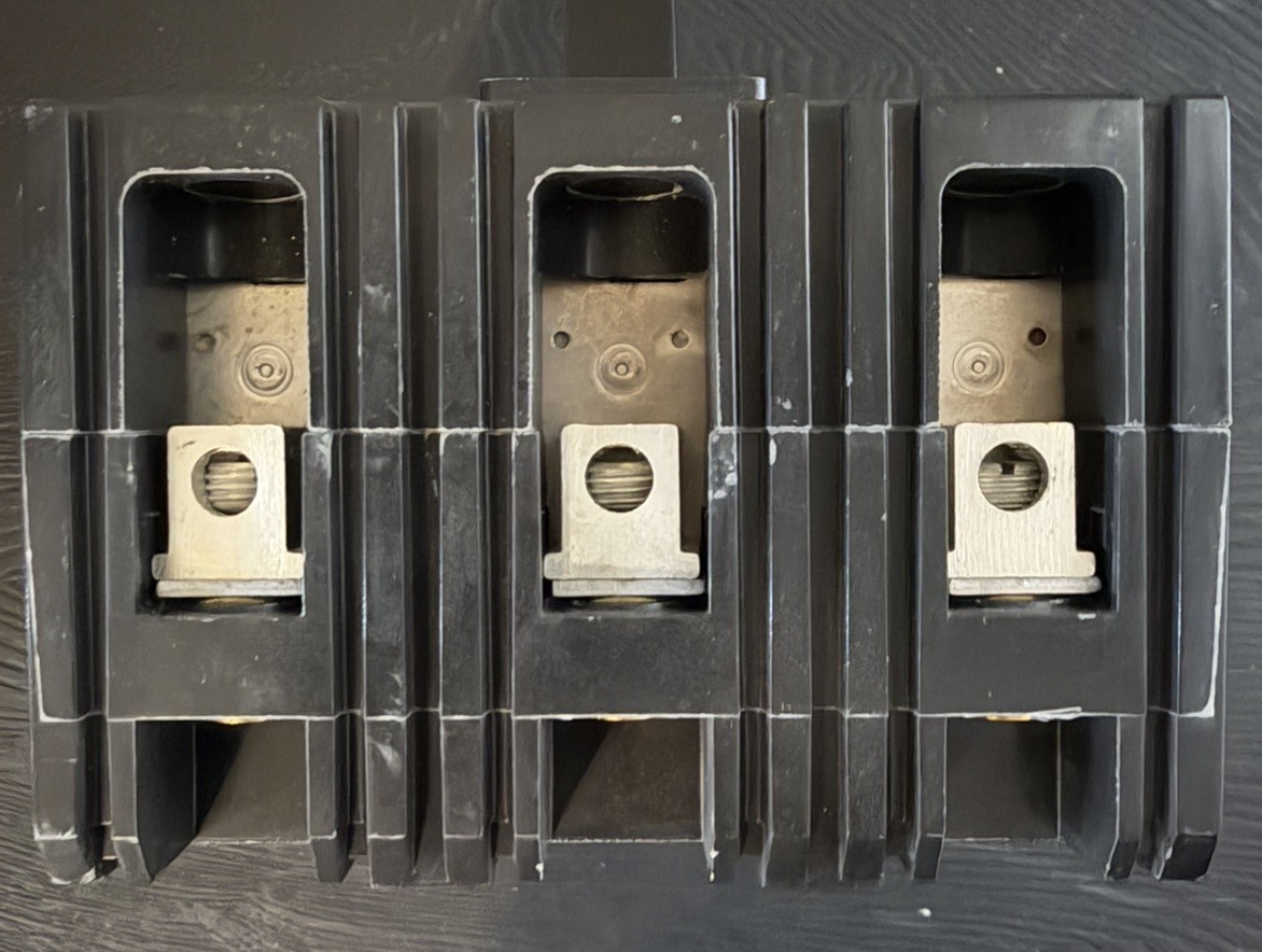 SQUARE D P/N: FHL36020 MOLDED CASE CIRCUIT BREAKER 20 AMP 600V 60HZ