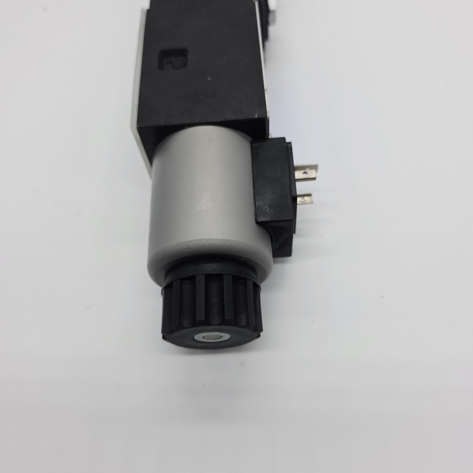 Directional Control Valve VSD6-T-M1-2DL-I Hydraulic Solenoid 12V Industrial