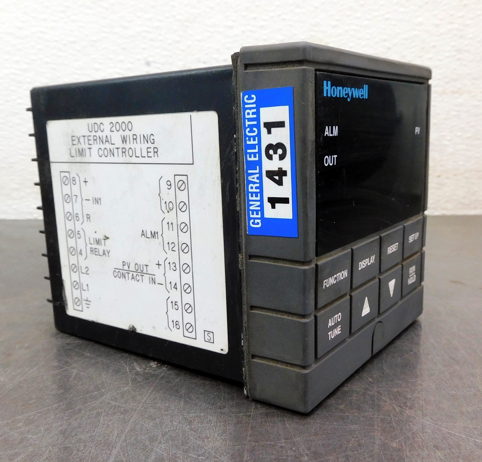 Honeywell UDC2000 MiniPro Digital Temperature Controller 120V AC 50/60Hz 6VA