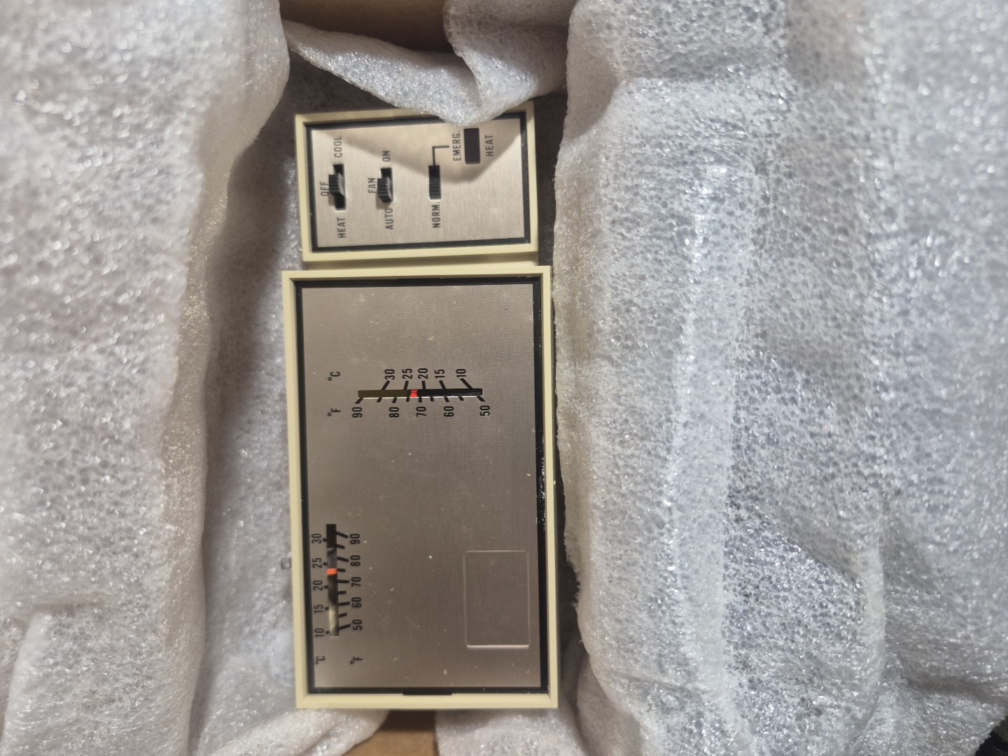 New Goodman HPT18-60w Heat Pump Thermostat multi-stage Manual Changeover