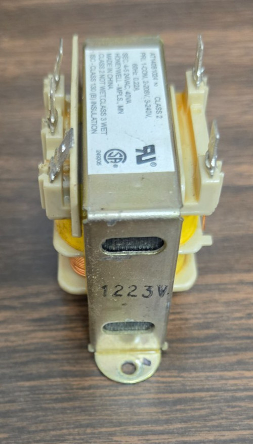 Honeywell AT140B1024; Transformer 1-COM 2-208V, 3-240V, 60Hz, 0.22A *Pre-Owned*