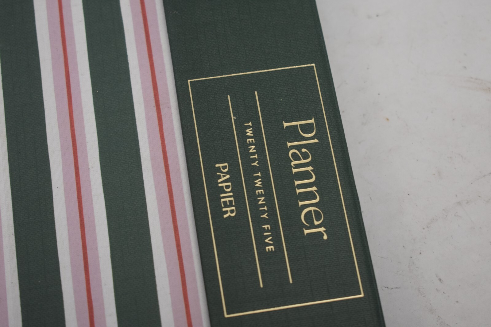 Papier 2025 Planner Hardcover w Snap Closure 6″ x 8.5″ 192 Pages Lined Design