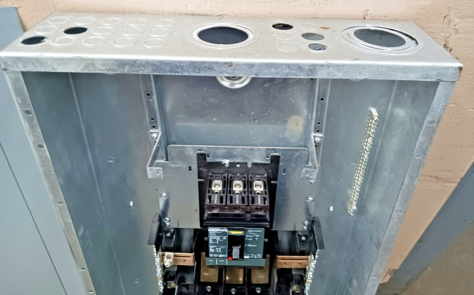 Square D 125 Amp Main Breaker Panelboard with 100 A Main NF442L1C 600Y 480 277 V