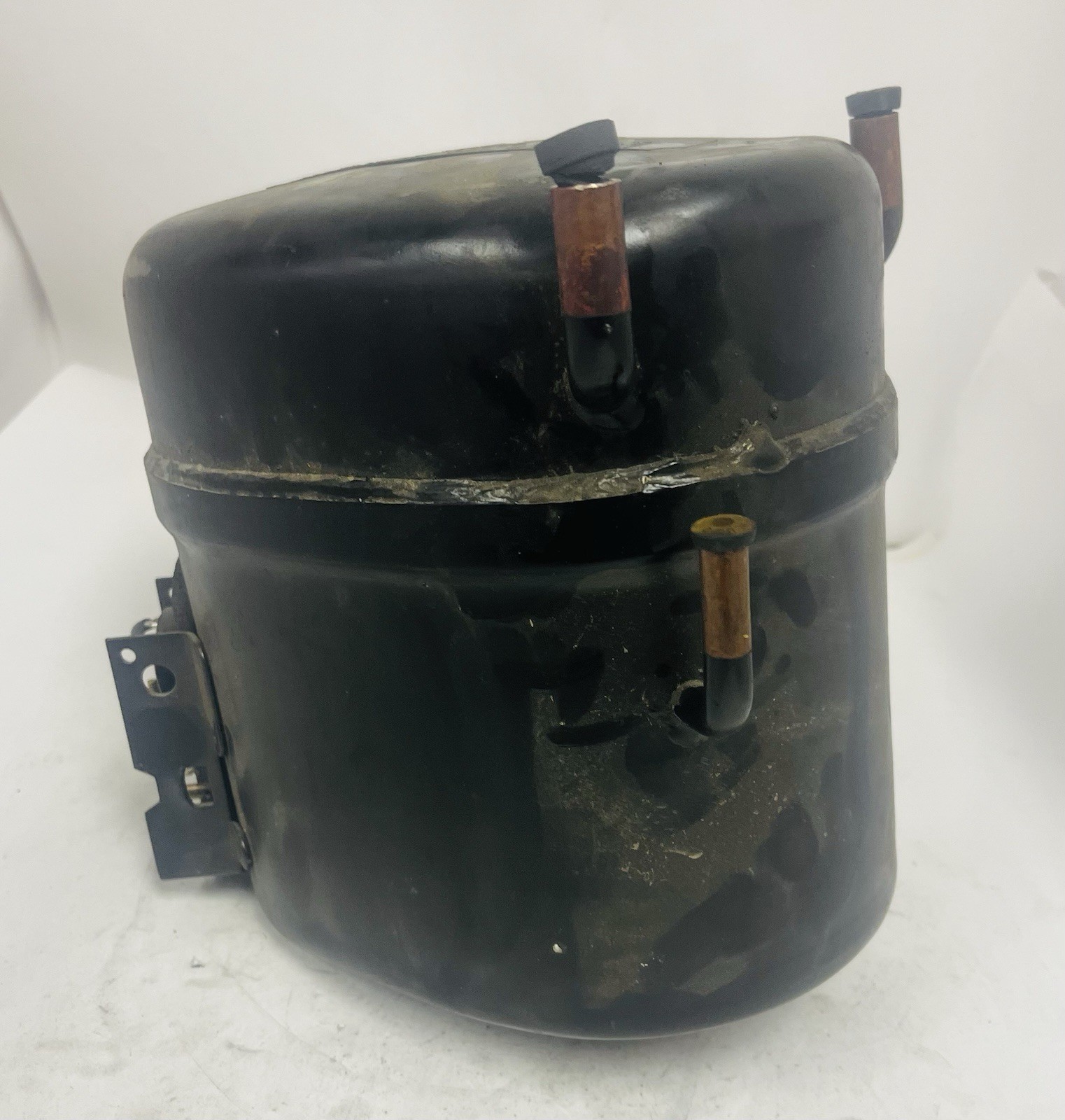 TECUMSEH NO. AK110AT-004-J7 COMPRESSOR 1 HP 115 VAC 60HZ 11000 BTU