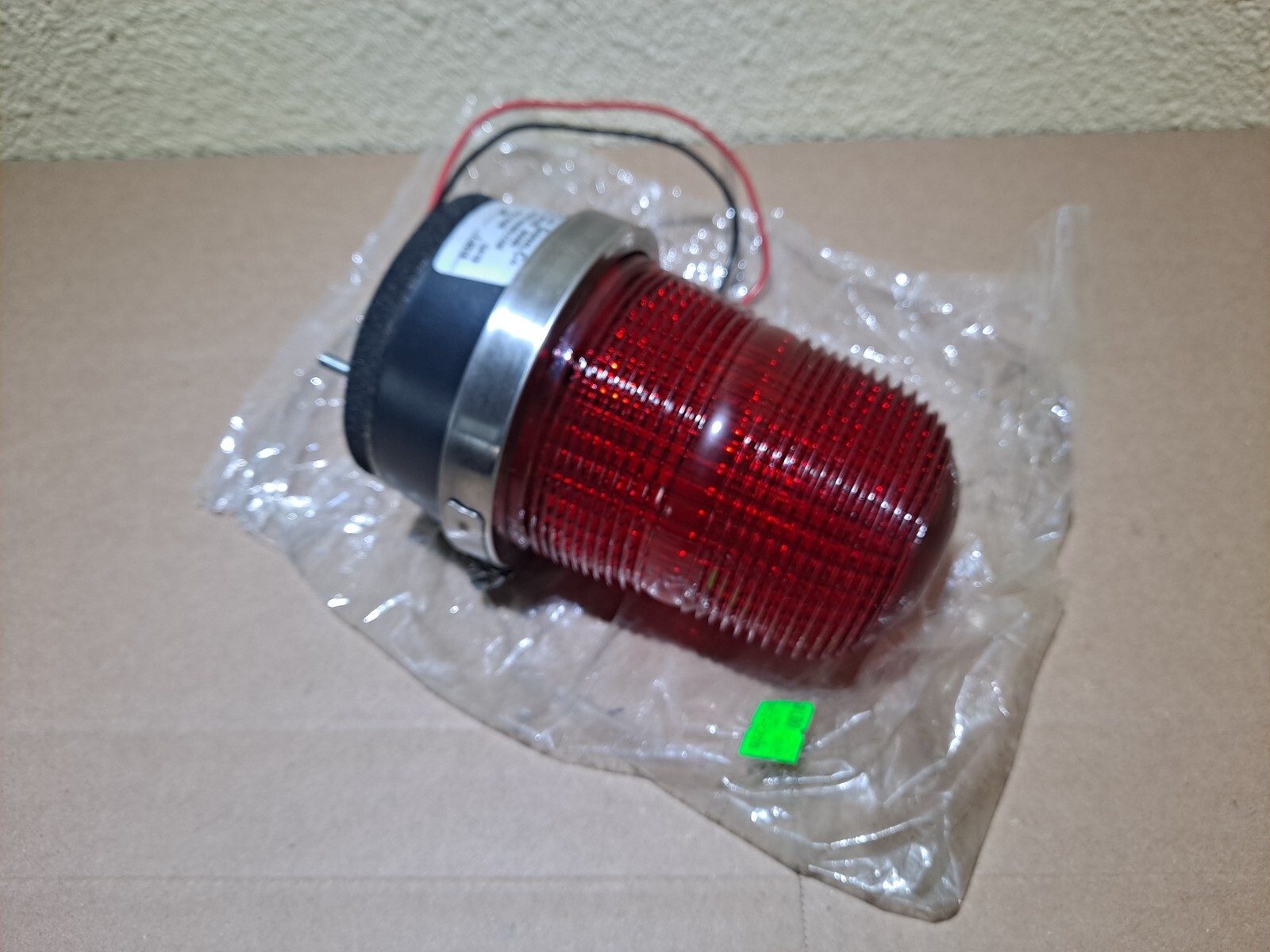 NEW NORTH AMERICAN SIGNAL CO. EFL1-24R 24 VOLT FLASHING RED LIGHT FastShip