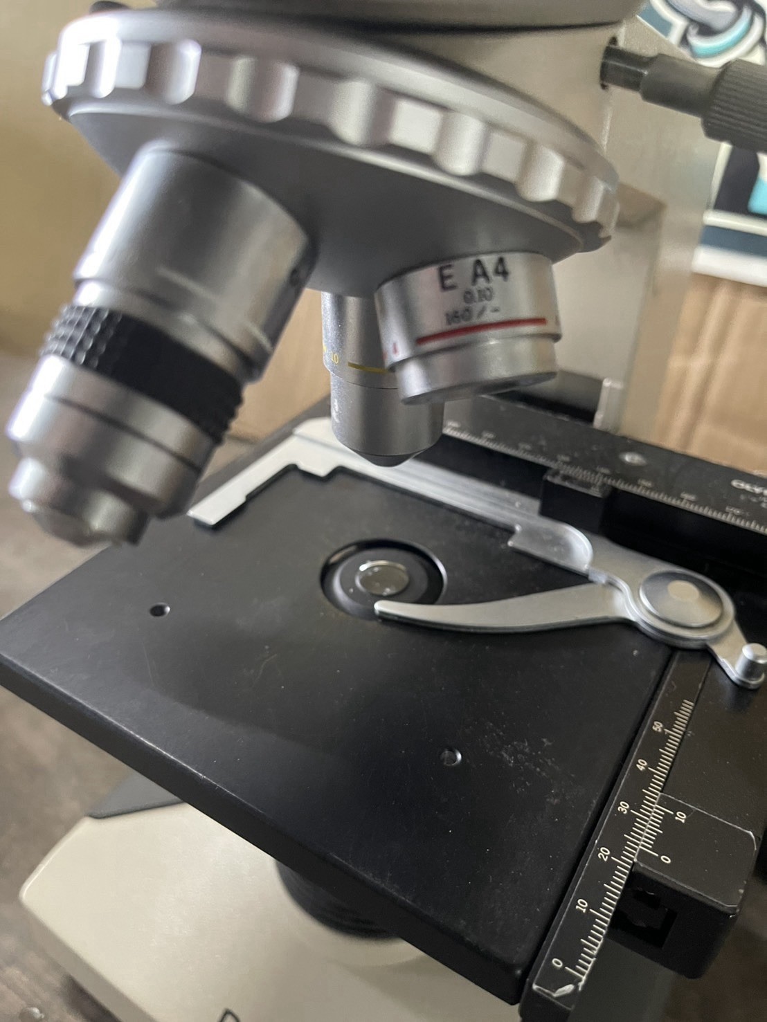 Olympus CH2 Binocular Microscope w/ 4x 10x 40x 100x Objectives Mechanical Stage