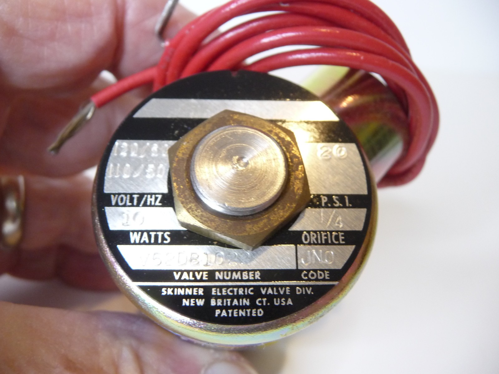 Skinner V5 Solenoid Valve 120 Volt 2 pieces #52DB1022.