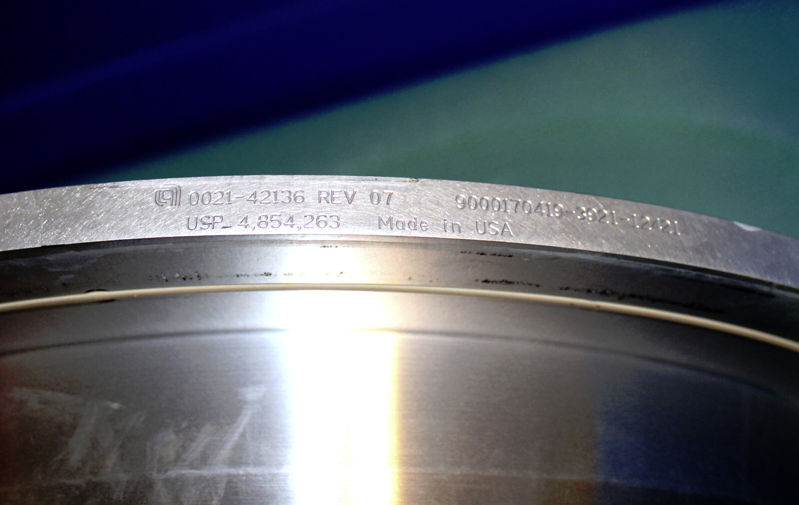 AMAT FACEPLATE LOWK XTRA ROW EXTENDING FLO 300mm Applied Materials 0021-42136