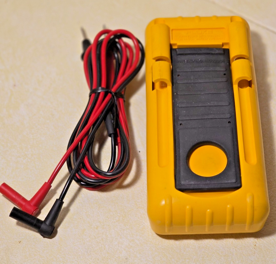 Used Fluke 23 Series II Digital Multimeter CAT III w/TL75 Test Leads & C20 Case
