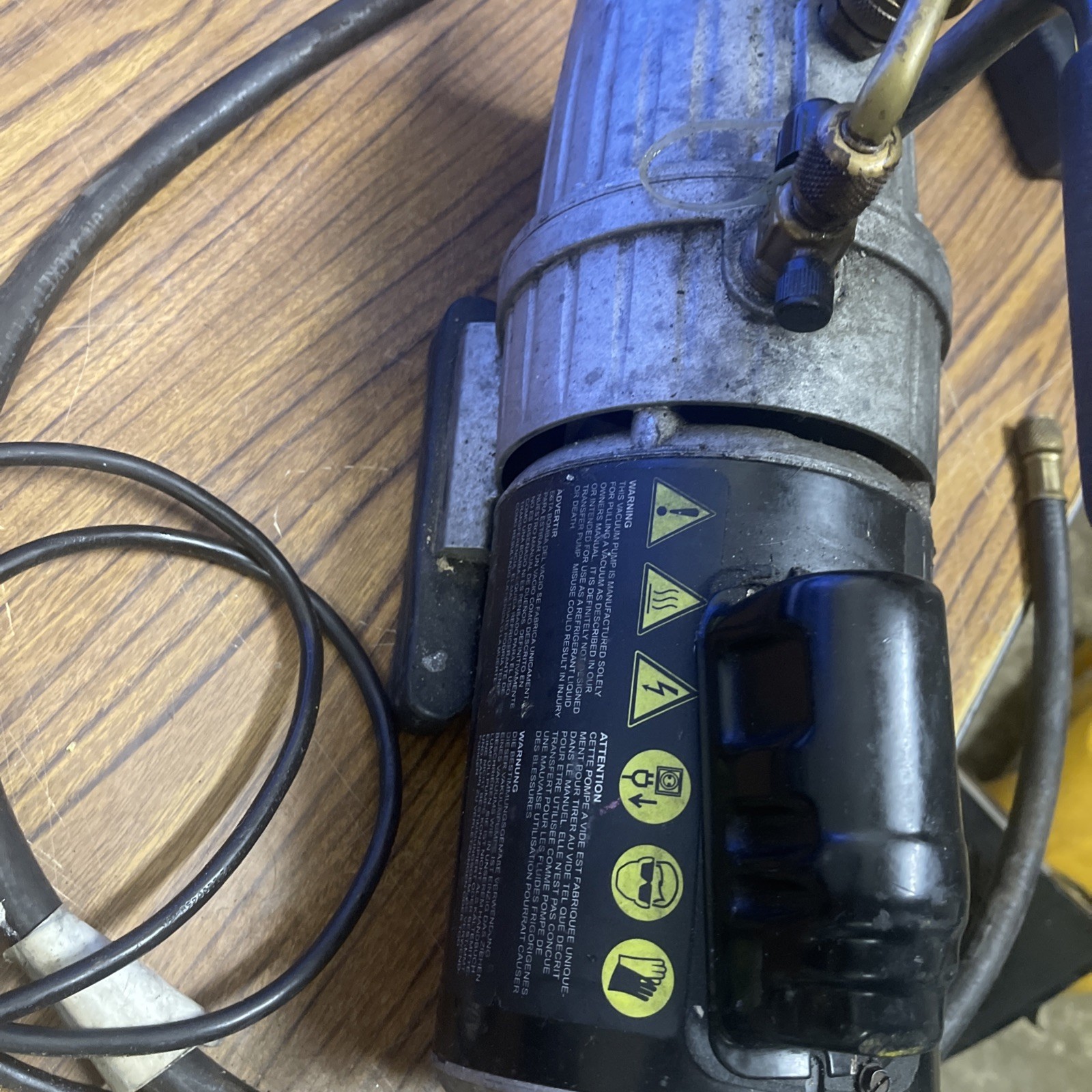 Yellow Jacket 93600 7 CFM Vacuum Pump Bullet X 115VAC 1PH 7 CFM 2 Stage, USED