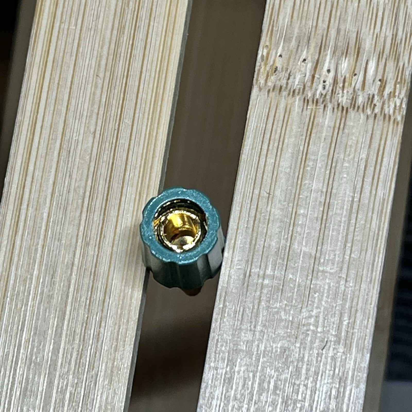 Pomona 3750-5 Gold Plated Binding Post, Accepts 4mm Banana Plug – Green, Knurled