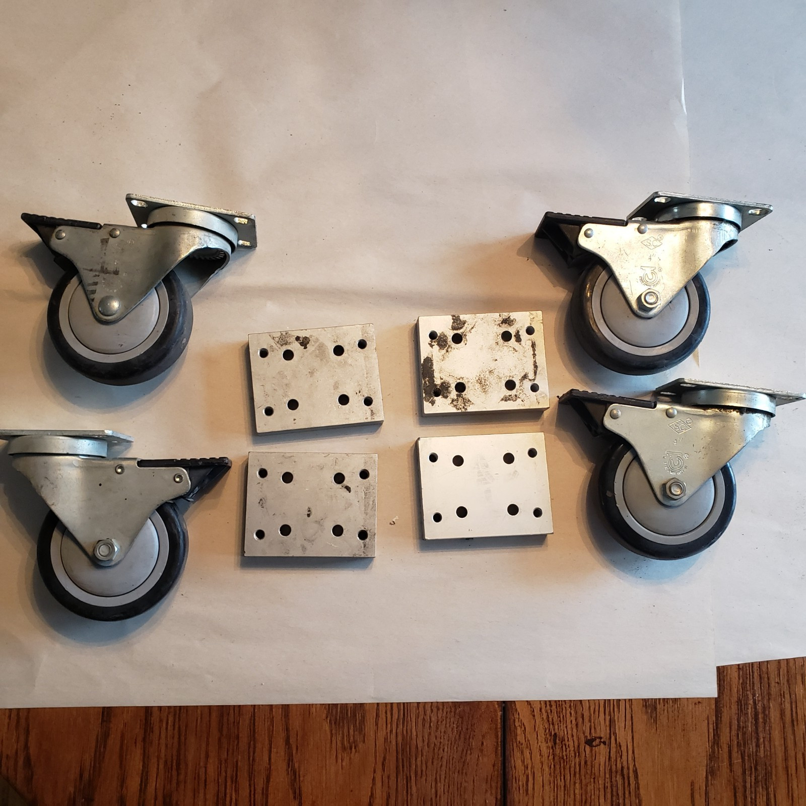 80/20 2420 15 Series Flange Mount Caster Base Plate 4 each and 4 each 4″ casters