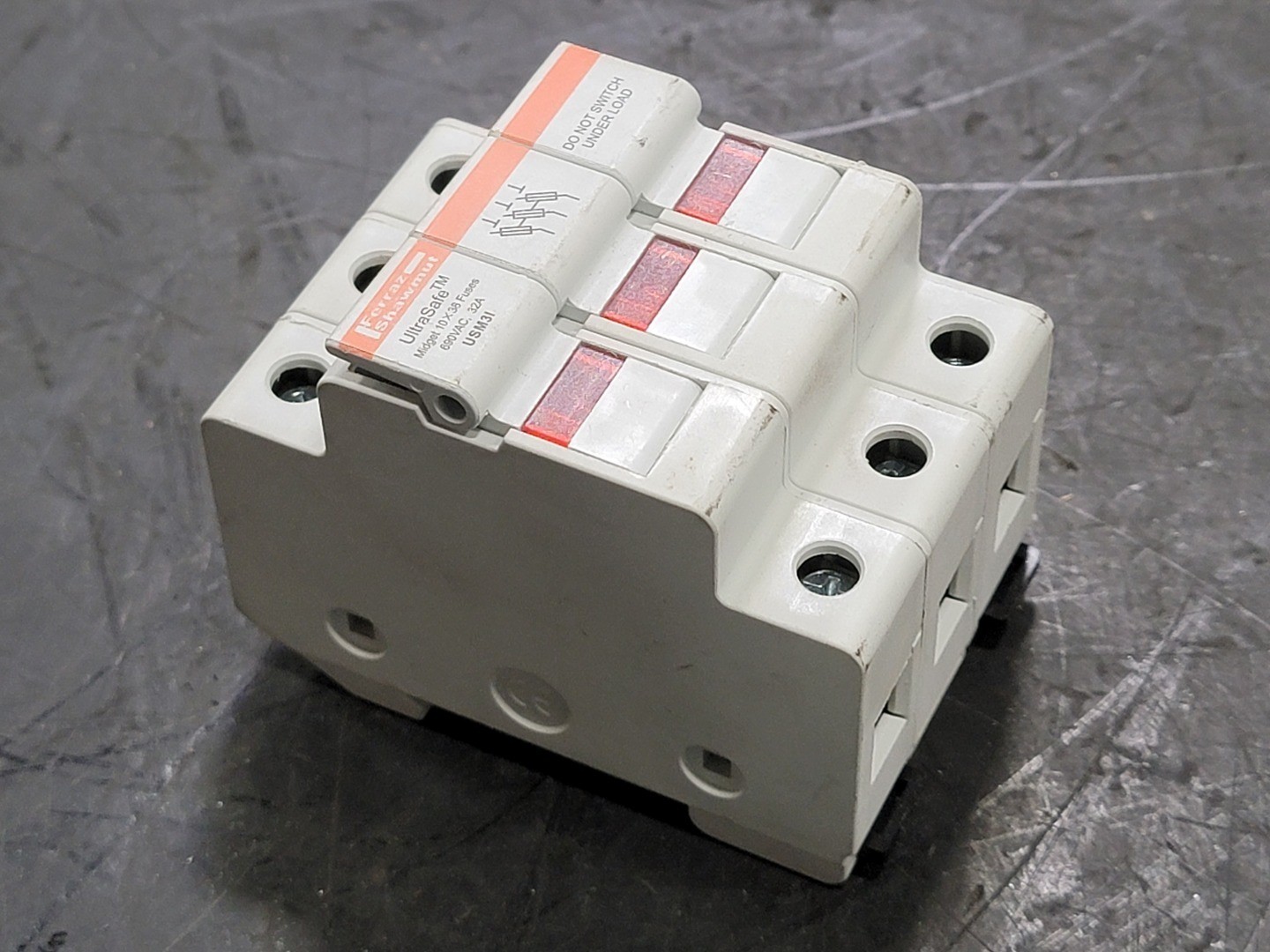 SURPLUS NEW FERRAZ SHAWMUT Y219073 32 Amp 3 Pole Fuse Holder