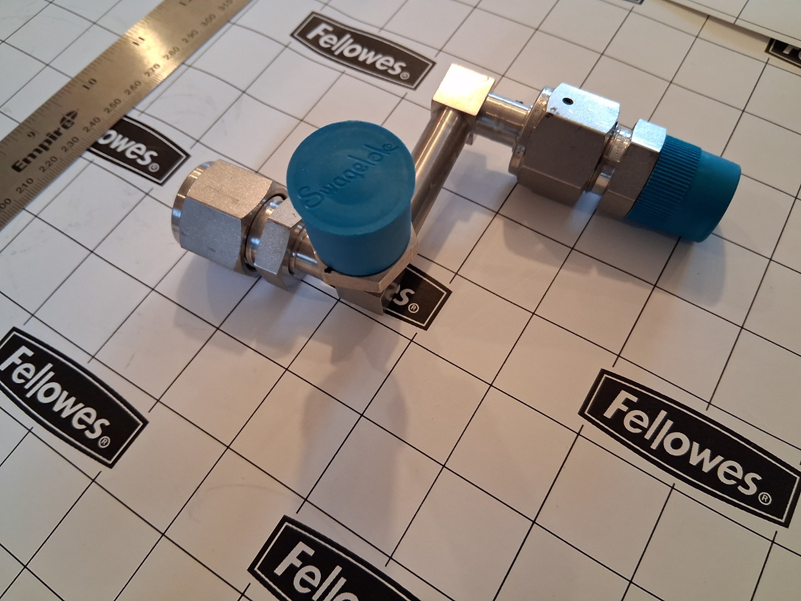 VCR Elbow / Manifold: