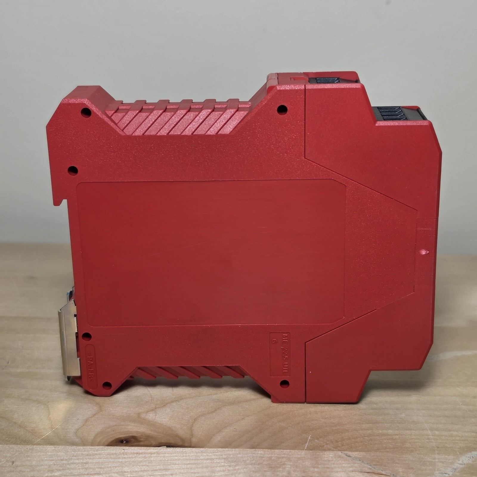 Allen-Bradley 440R-N23132 MSR127TP Guardmaster Safety Relay 24V AC/DC Ser C