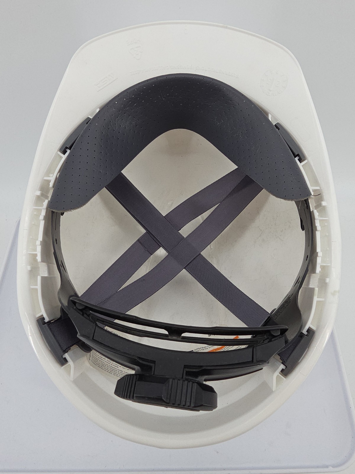 MSA WHITE V Gard ANSI OSHA Construction HARD HAT VENTED 6 PT Ratchet Suspension