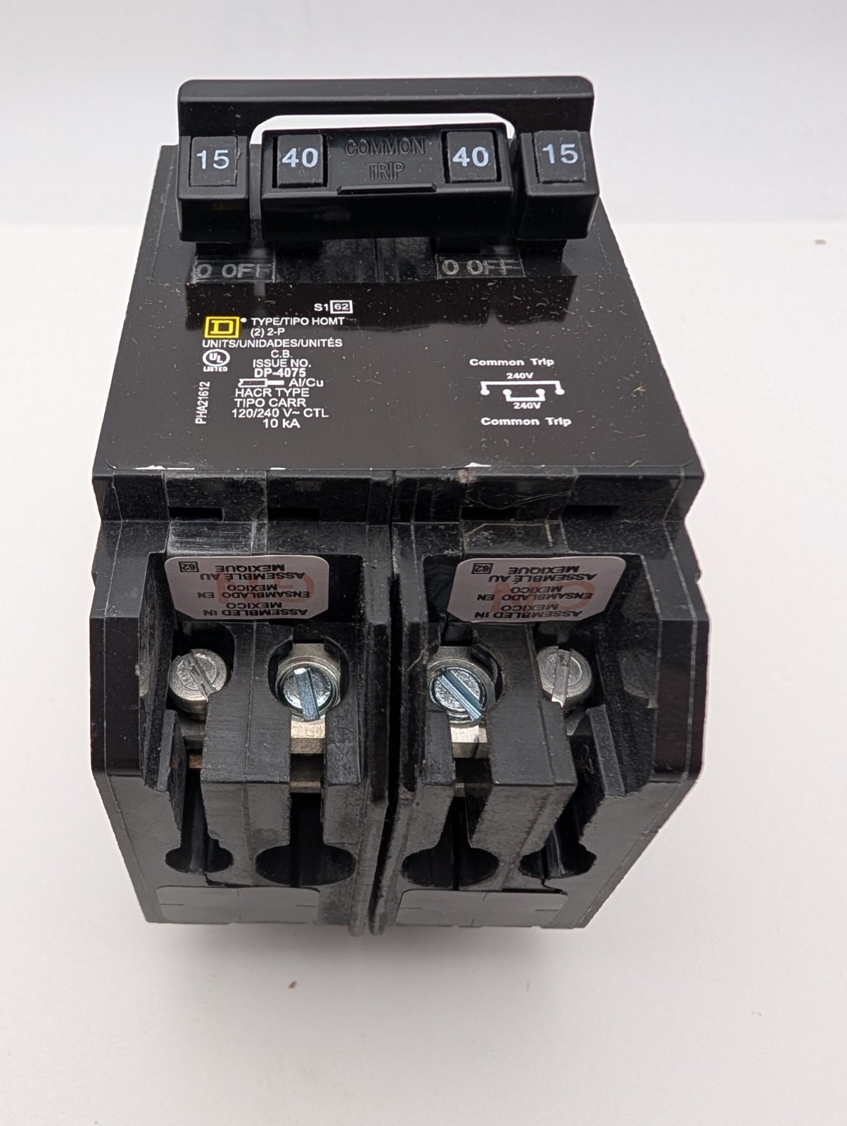 Homeline HOMT215240 Quad 2 Pole 15/40Amp 120 240V Plug In Tandem Circuit Breaker