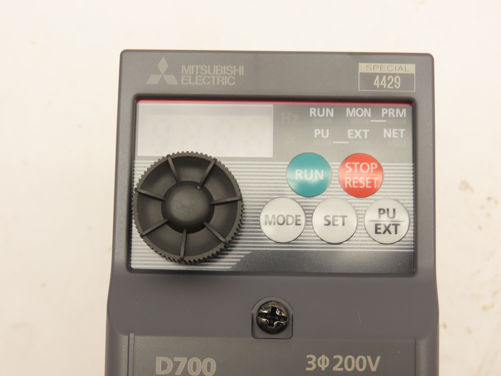 Mitsubishi Electric D700 FR-D720-042-W1 VFD AC Drive Inverter 3PH 200-240V 1HP