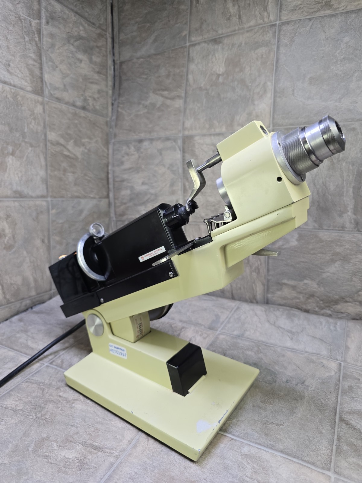 American Optical LENSOMETER (model:12603) 15 Watts /115 Volts