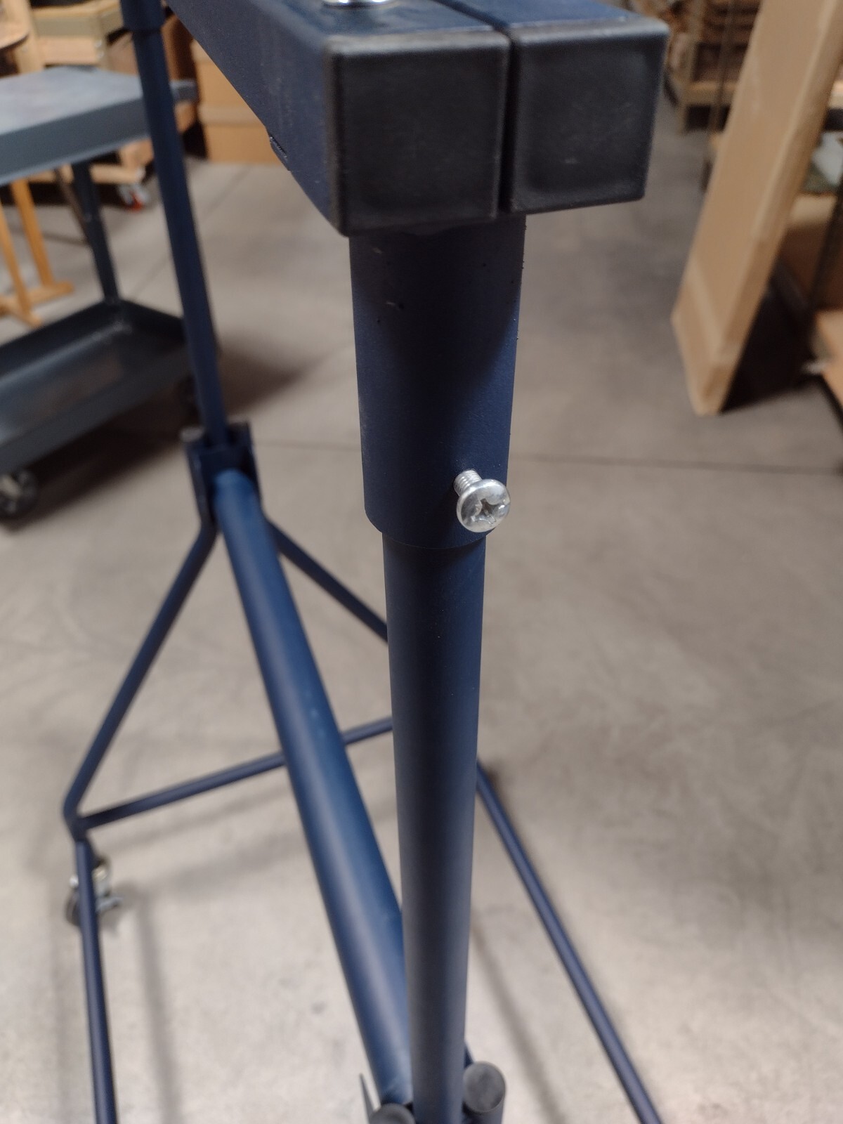 ULINE Portable Roll Stand for up to 24″ Rolls