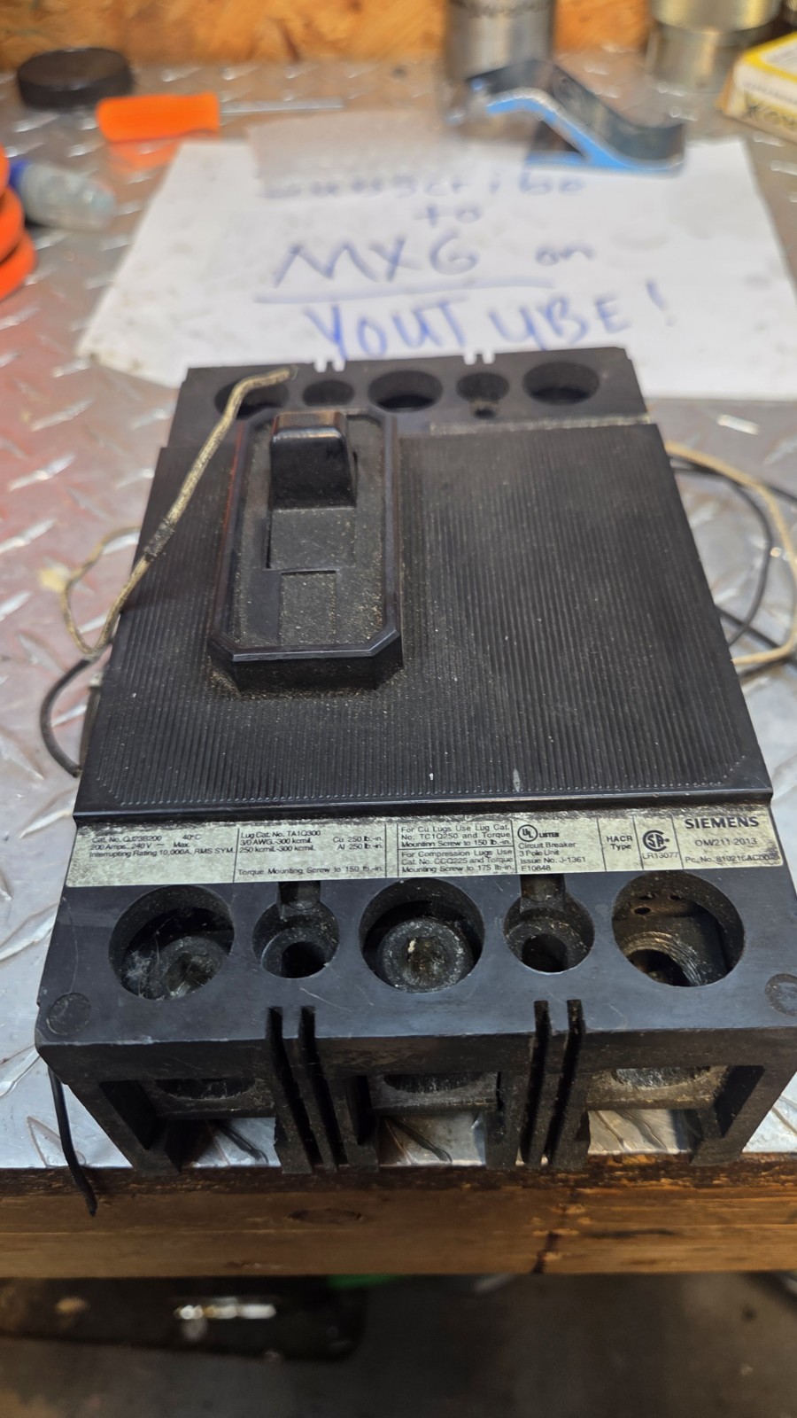 Siemens QJ23B200 200A 3-Pole 240V Circuit Breaker w/ S01QJ0R3 Shunt Trip
