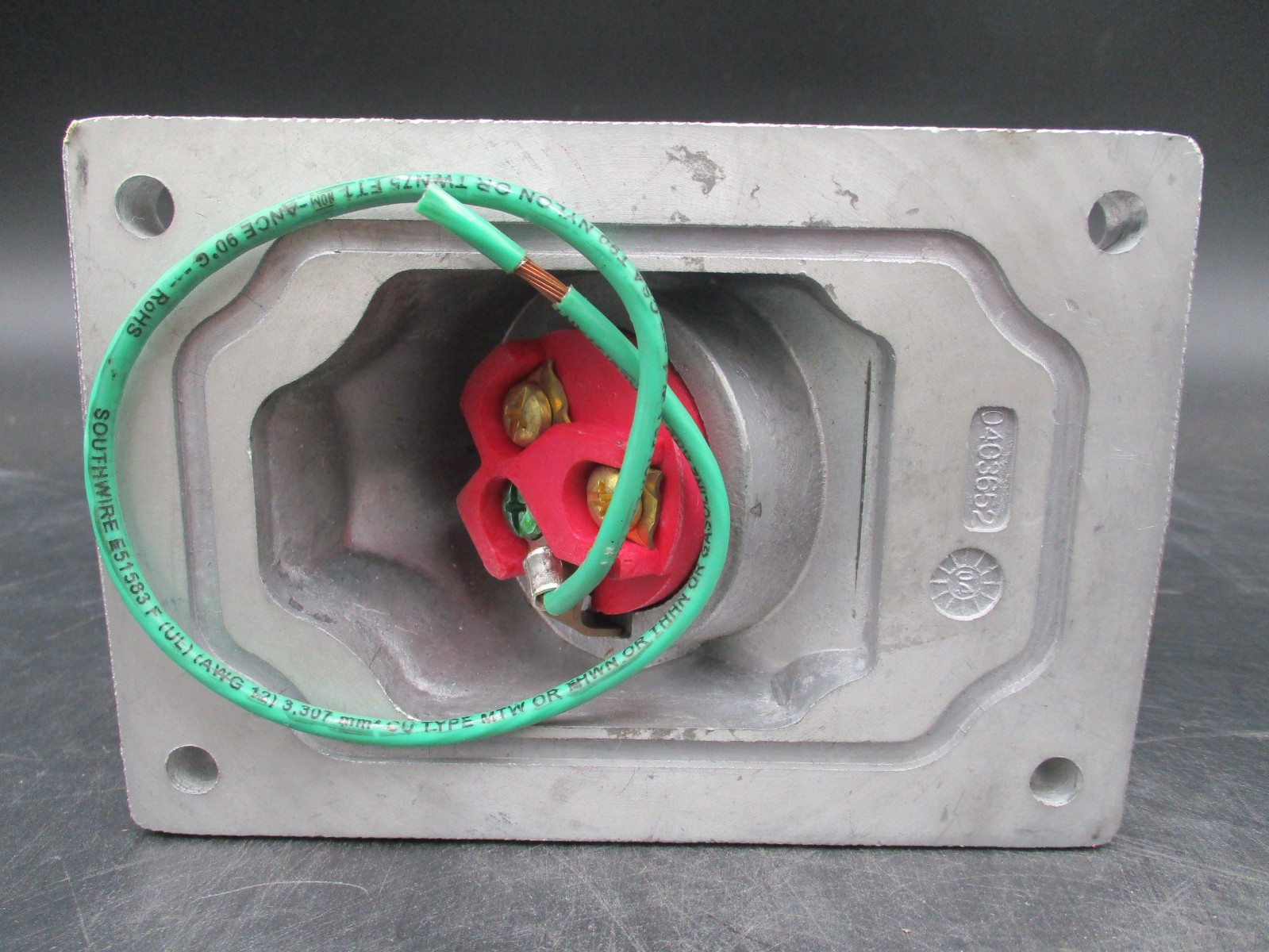 CROUSE HINDS ENRC21201-M4 20A EXPLOSION PROOF RECEPTACLE 125V *SAME DAY SHIP