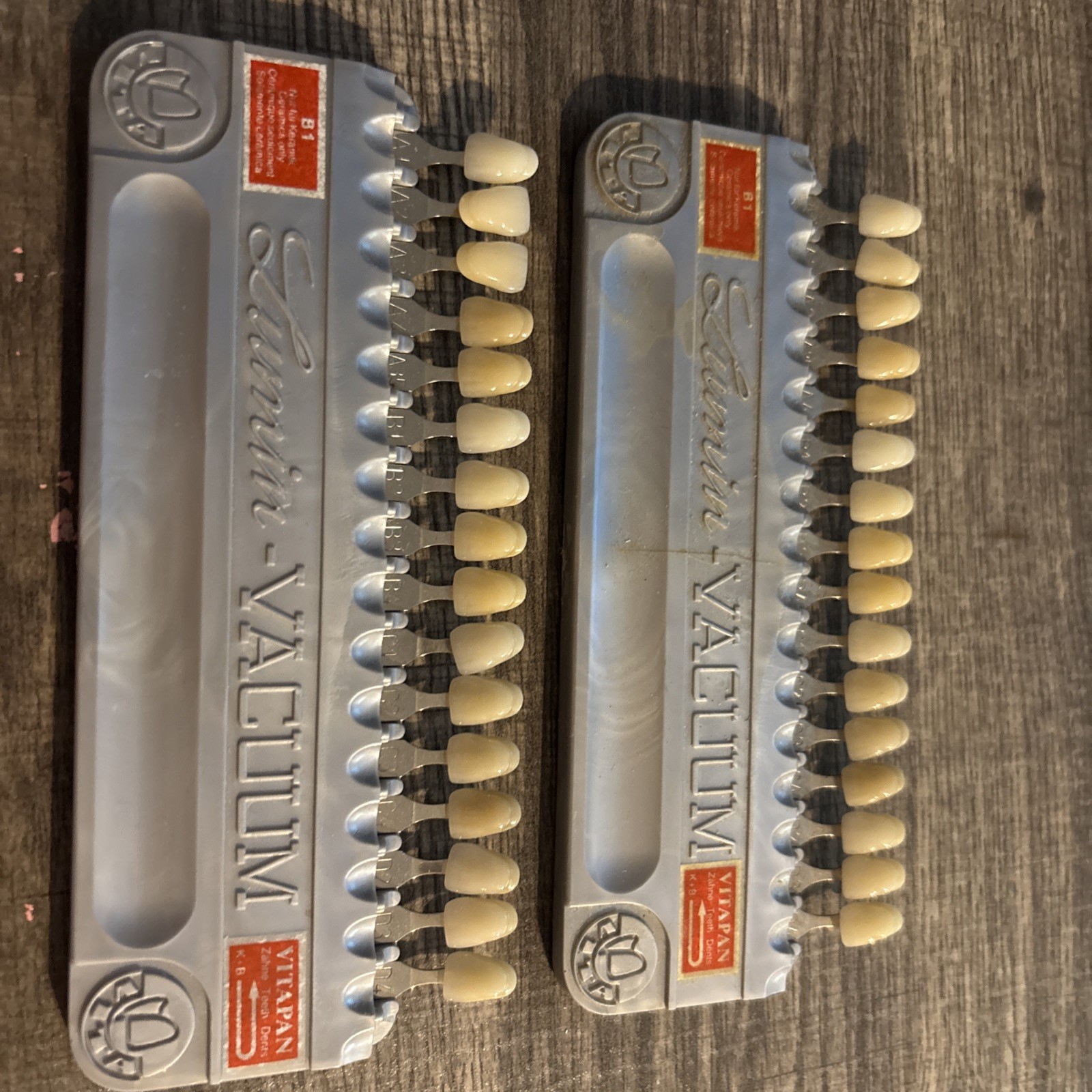 2 VITALUMIN SHADE GUIDE DENTAL DENTURE & CROWNS POPULAR COMPLETE VITA, GERMANY
