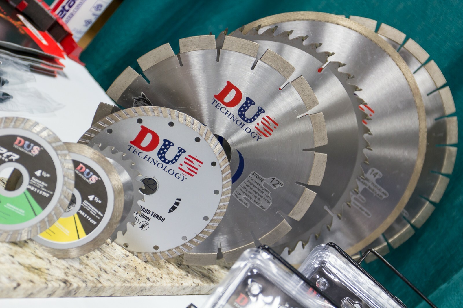 Diamond Saw Blade – Asphalt 14″ x 1″ bore, 21 teeth, 3.2x39mm segments CLEARANCE