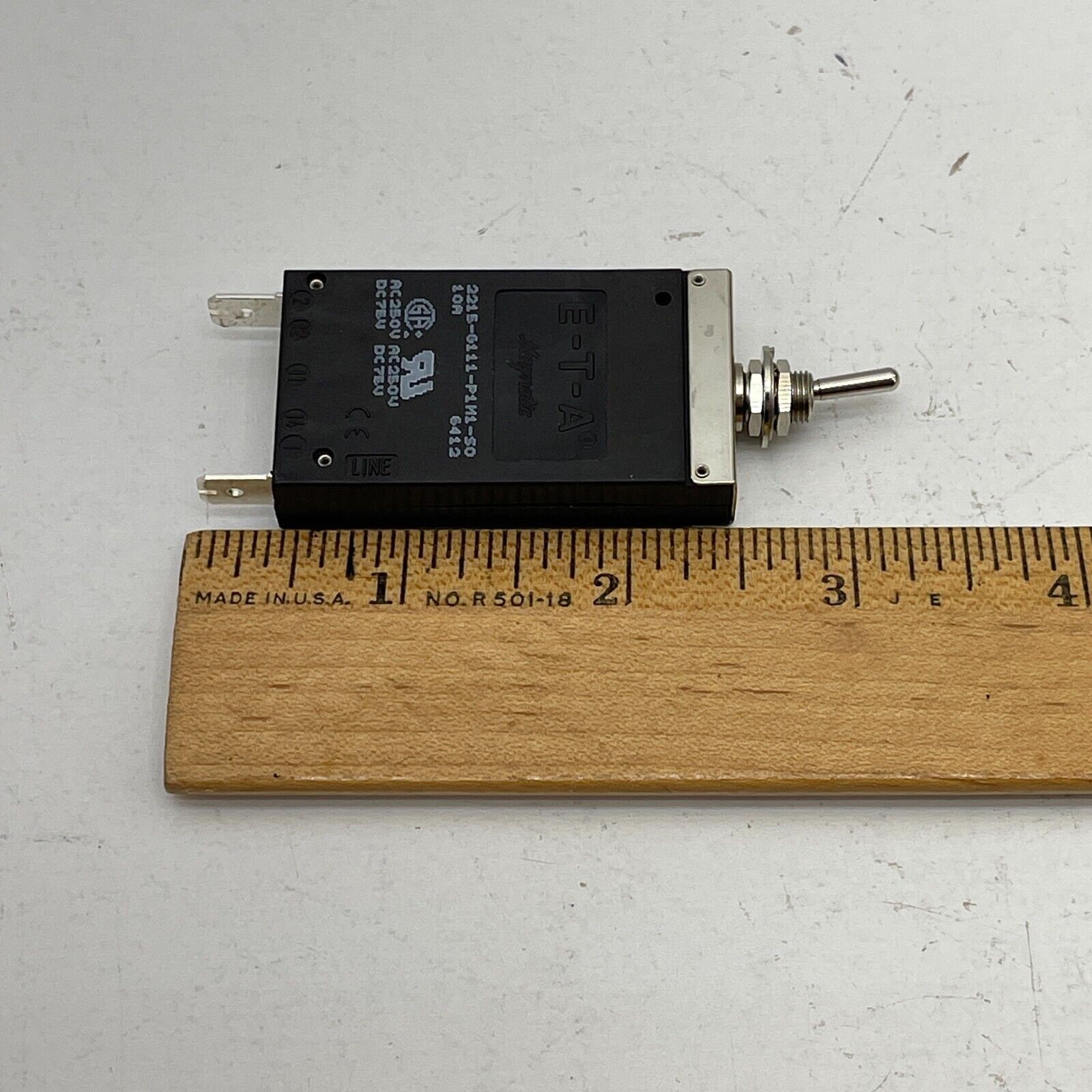 E-T-A 2215-G111-P1M1-S0 10A 1Pole Circuit Breaker Toggle Switch 10A 250VAC 75VDC