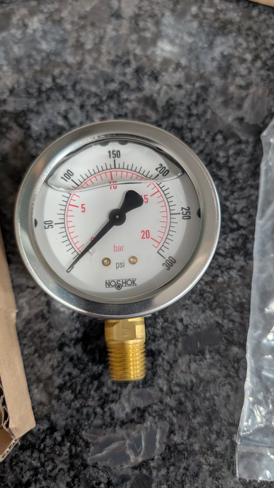 NoShok 25-901 300-psi/Bar Pressure Gauges 1/4″ NPT 0 To 300 psi Liquid Filled
