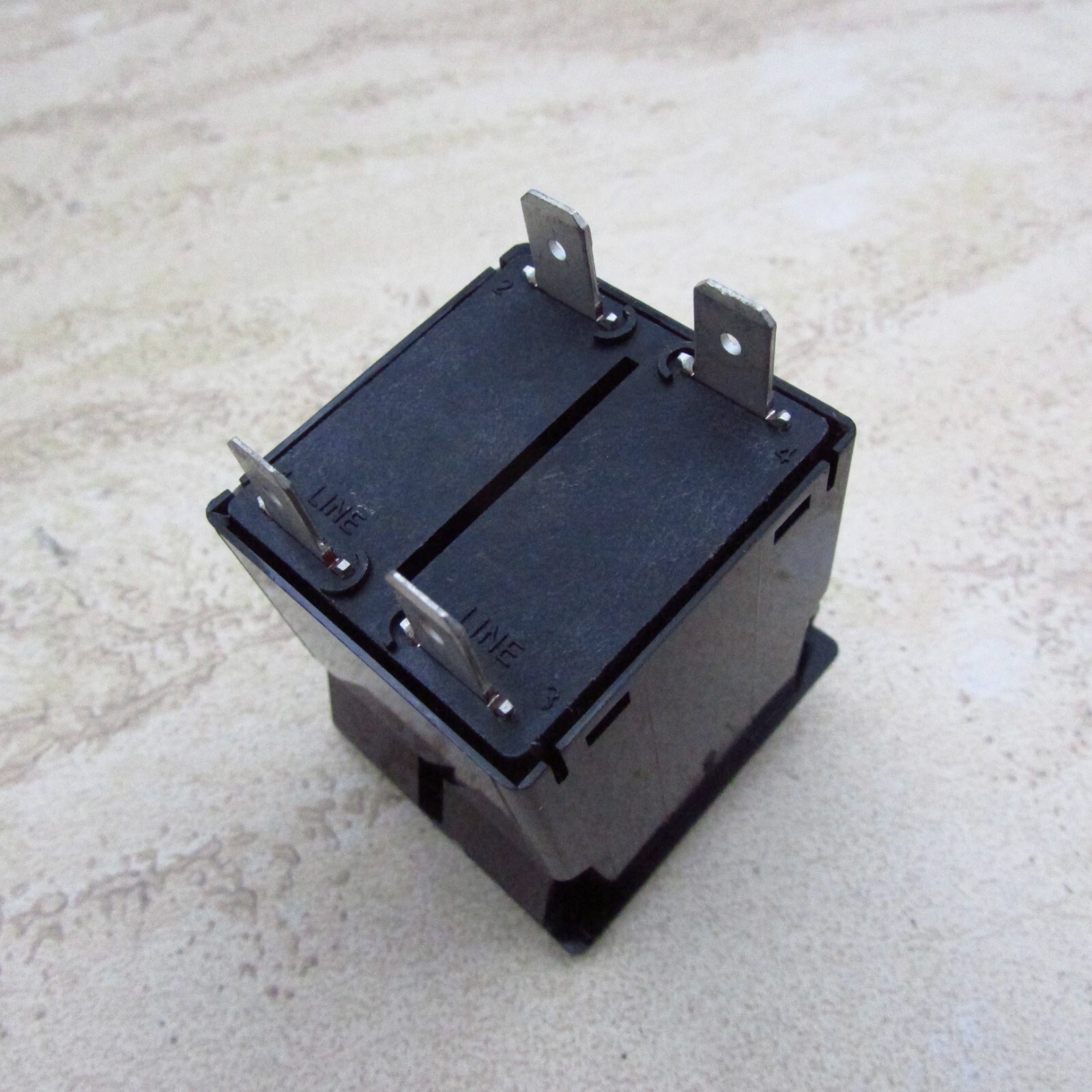 AIRPAX R21-62-30.0A-32440-2 Rocker Switch On/Off 30 Amp Circuit Breaker Snapak