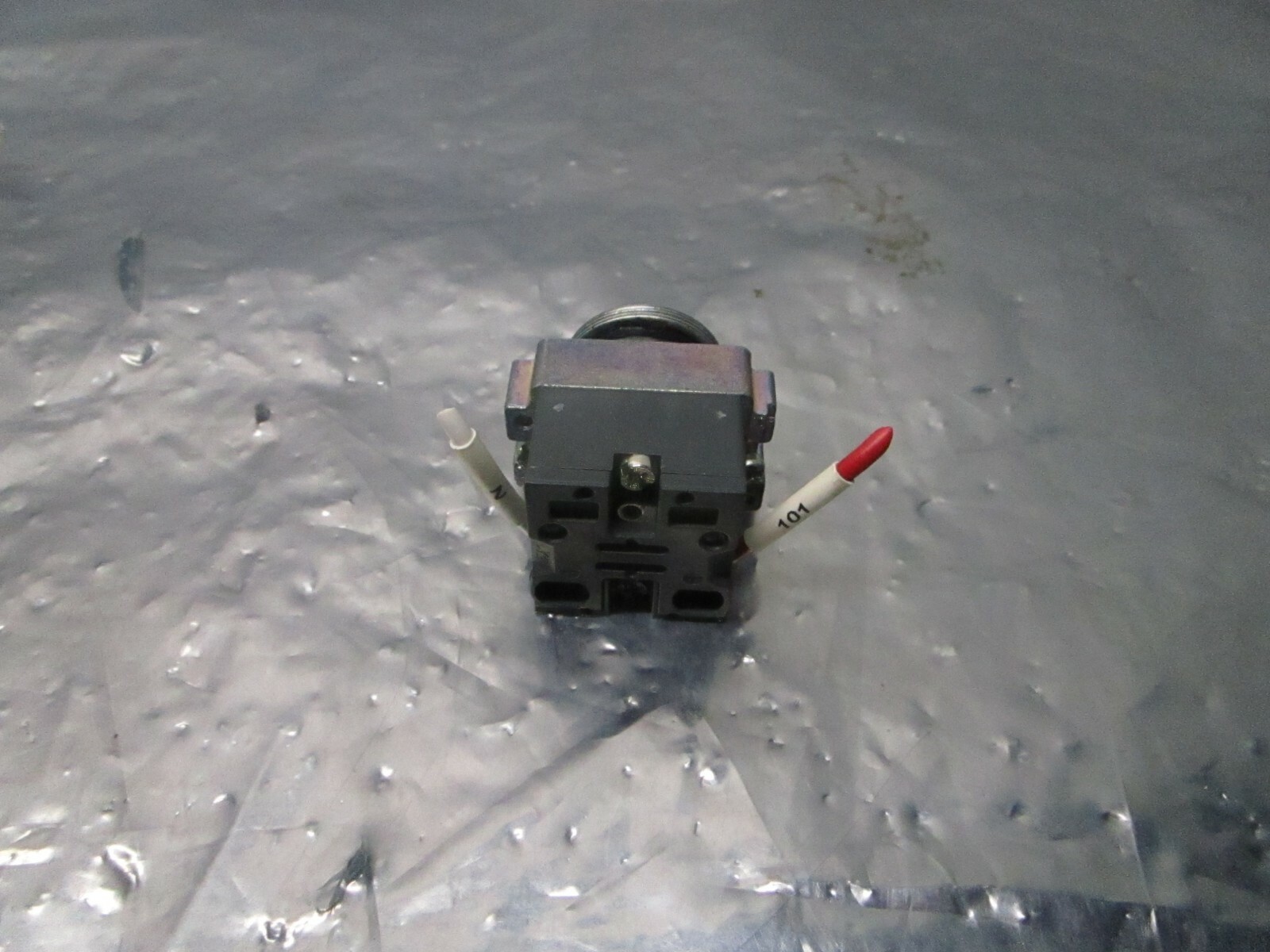 3 Teknic 2LHB130 Pushbutton, 101171