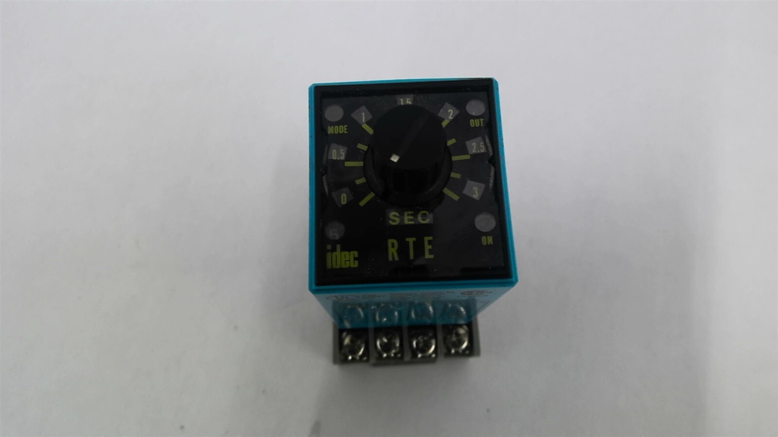 IDEC RTE-P11 Electronic Timer 120 Vac 10 Amp with Socket