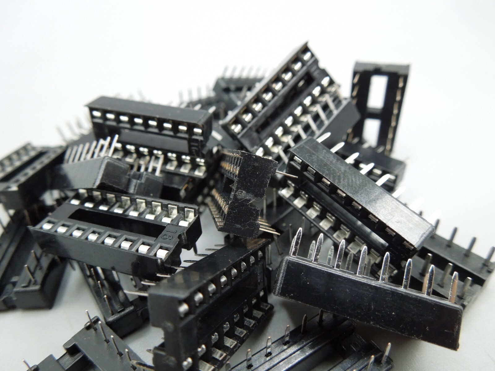16 pin DIP IC Sockets Adaptor Solder Type Socket – US Seller (QTY 25)