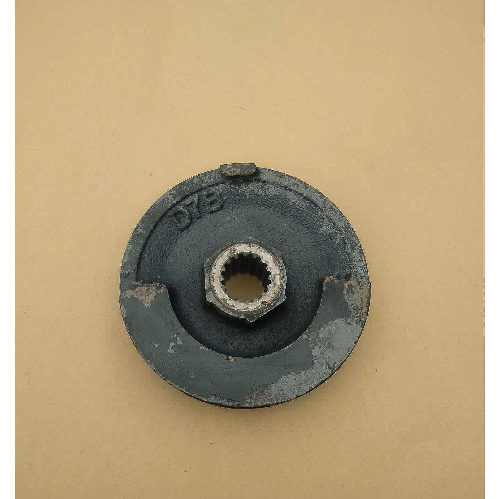 Kubota D722-E Crankshaft pulley 25-34300-01,K2 9C25 Used (972)