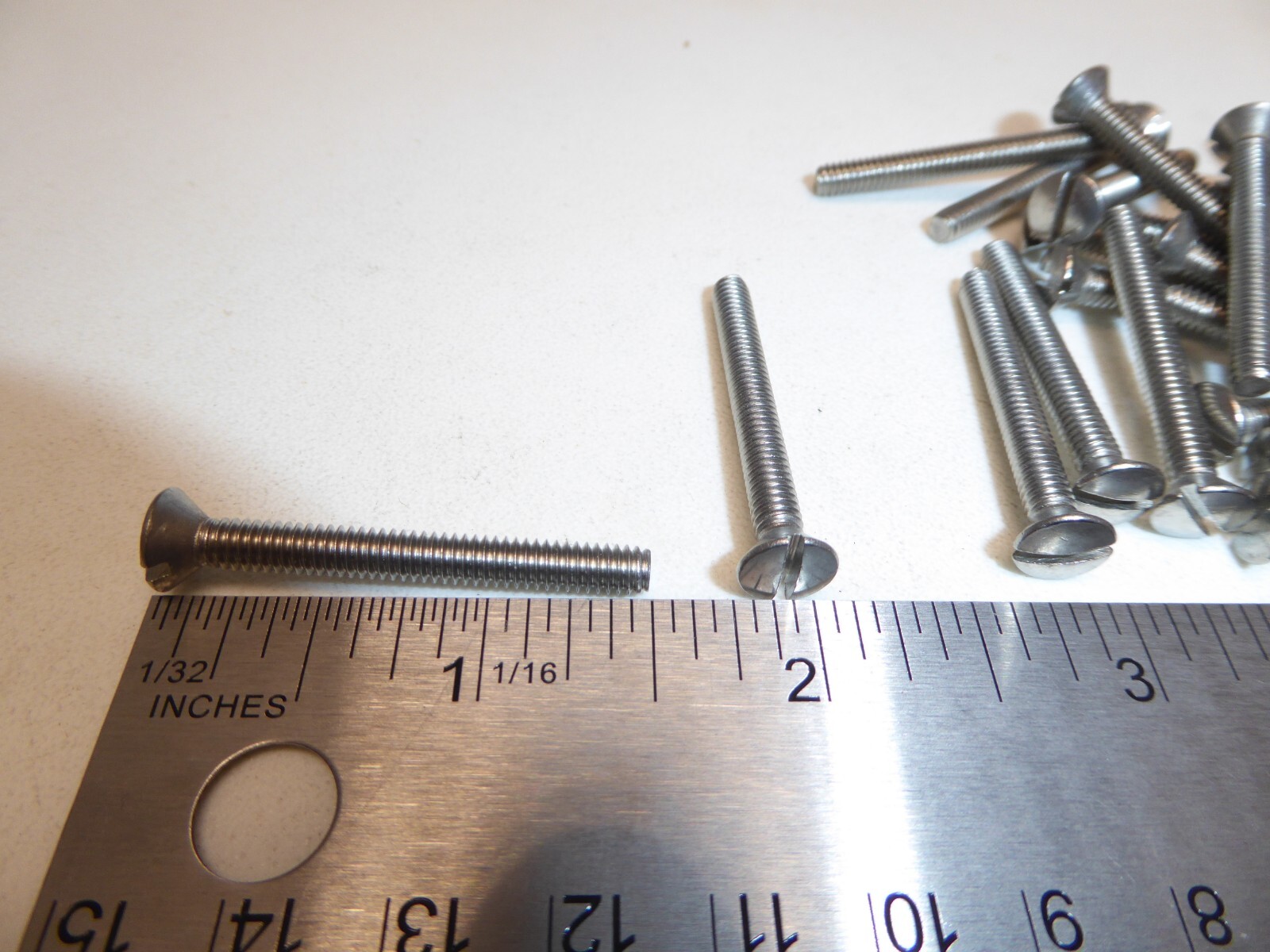 8-32 x 1-1/2″ Oval Head Slotted Machine Screw SS 18-8 VINTAGE USA Made Qty 25