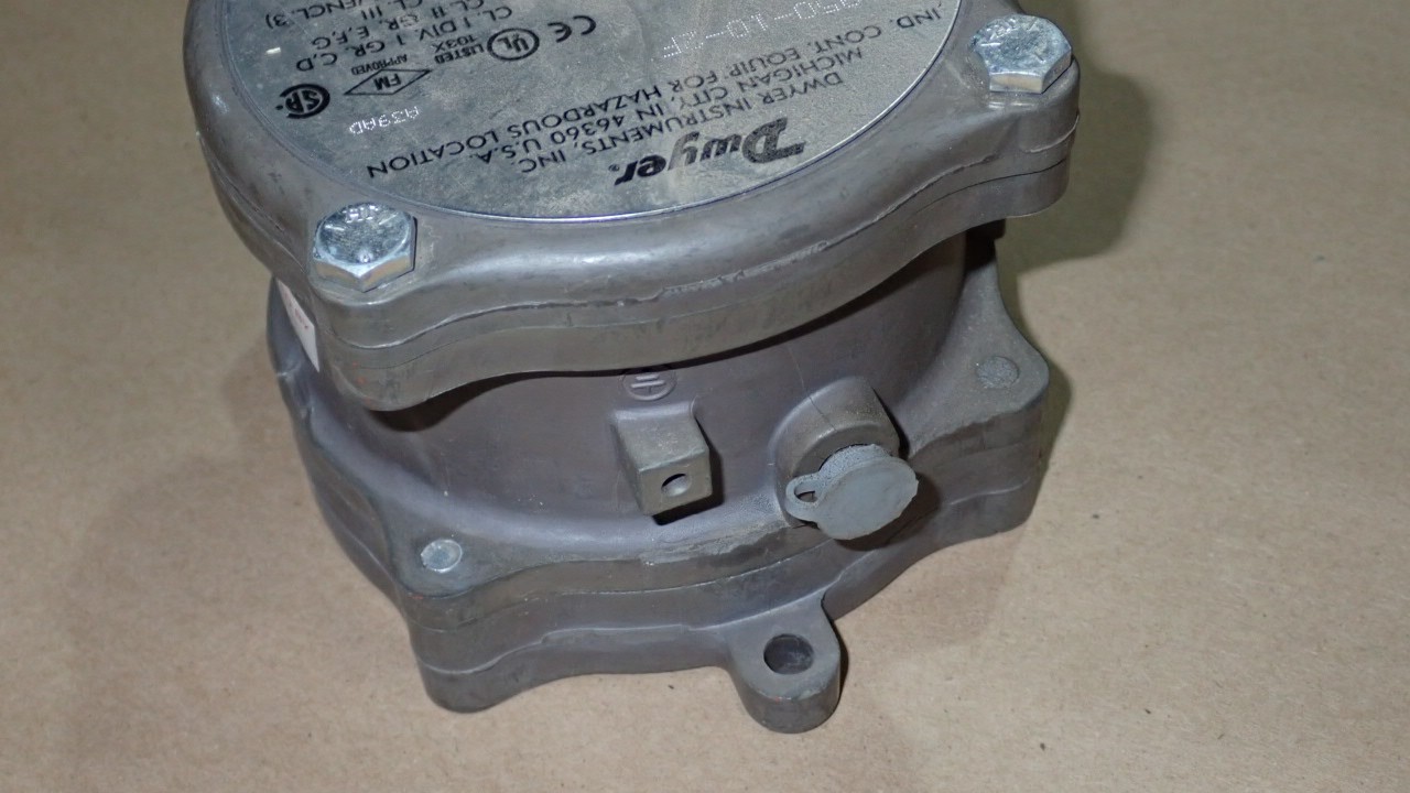 Dwyer Differential Pressure Switch 1950-10-2F