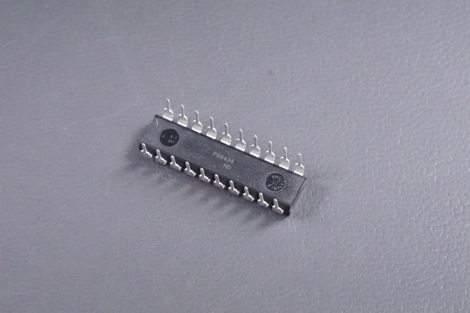 IDT6168LA25P IDT Static RAM SRAM CMOS 16K 4K x 4 25ns 20-PDIP Thru Hole NOS